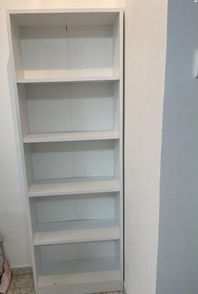 למכירה כוננית טלי בצבע לבן