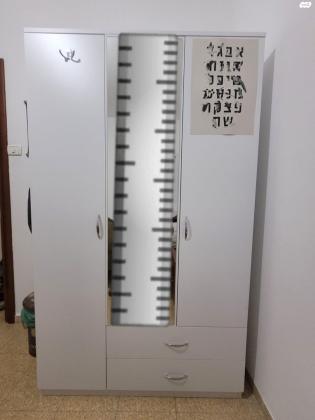 ארון בגדים מדגם "לני" של