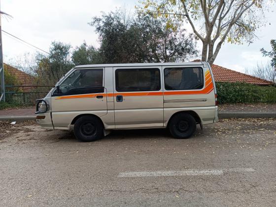 מיצובישי L300 (1995)