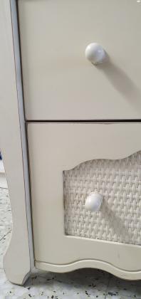 שידת עץ מלא קסומה במראה