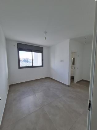 צבי מנדלבלט 3 (מרכז)