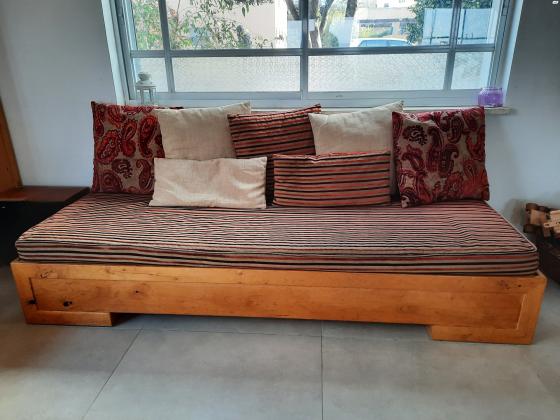 ספות עם בסיס עץ אלון