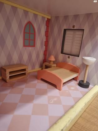 למכירה: בית בובות ענק מעץ