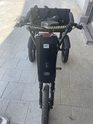 תלת אופן חשמלי עם ספסל