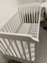 מיטת תינוק של רהיטי סגל