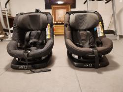 שני כיסאות בטיחות של מקסי