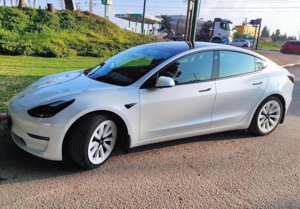 טסלה מודל 3 (2021)