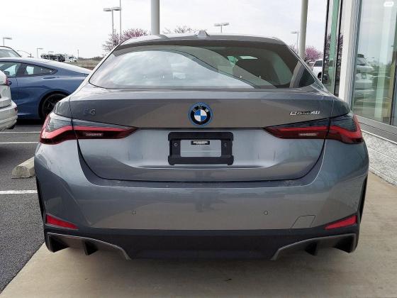 ב.מ.וו i4 (2022)