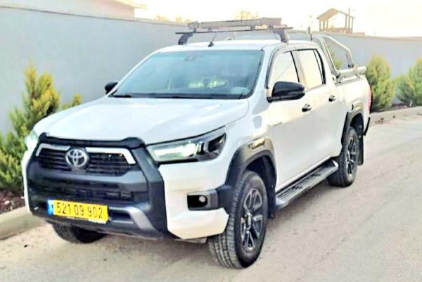 טויוטה היילקס 4X4 (2021)