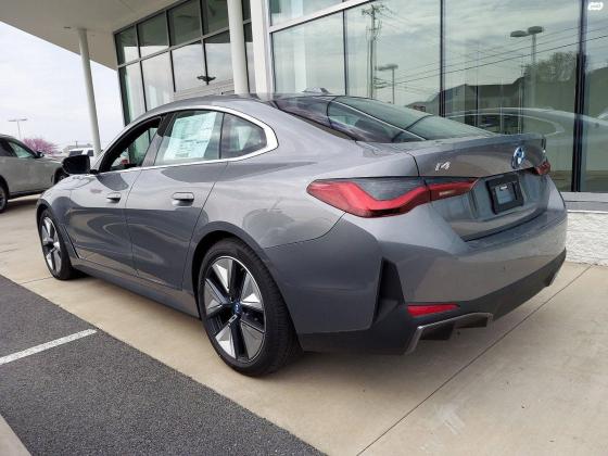 ב.מ.וו i4 (2022)