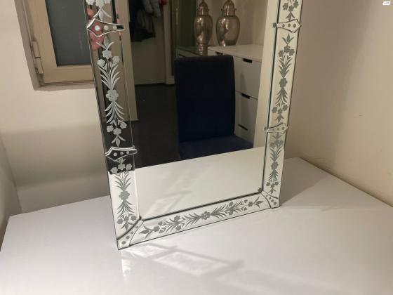 מראה ונציאנית עם פיתוחיםמלבנית עומדתמר...