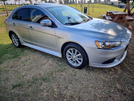 מיצובישי לנסר ספורטבק (2015)