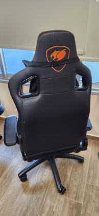 כסא גיימינג עם ידיות מתכווננות