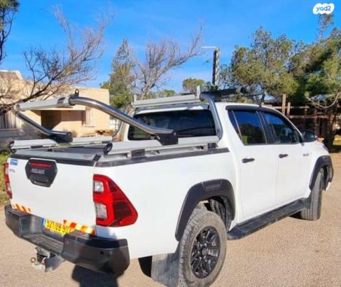 טויוטה היילקס 4X4 (2021)