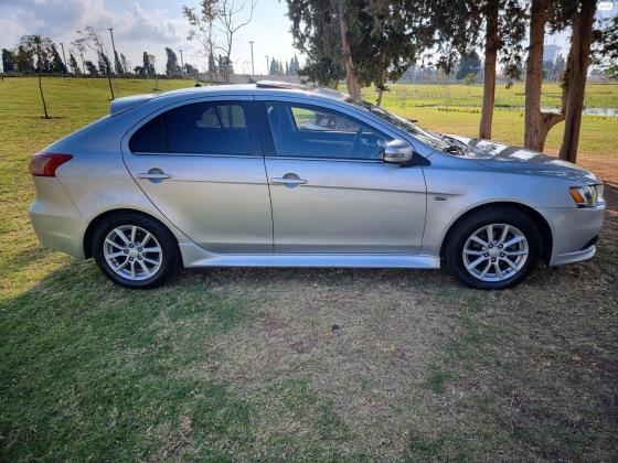 מיצובישי לנסר ספורטבק (2015)