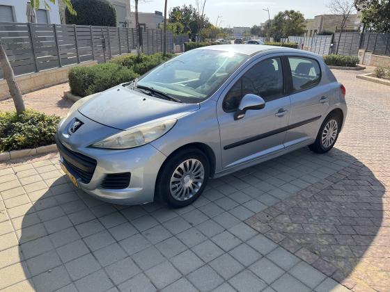 פיג'ו 207 (2011)