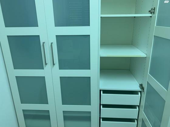 ארון בגדים לבן כחדש!3 דלתות