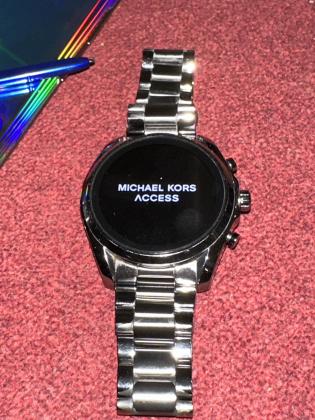 שעון חכם מייקל קורס בעל