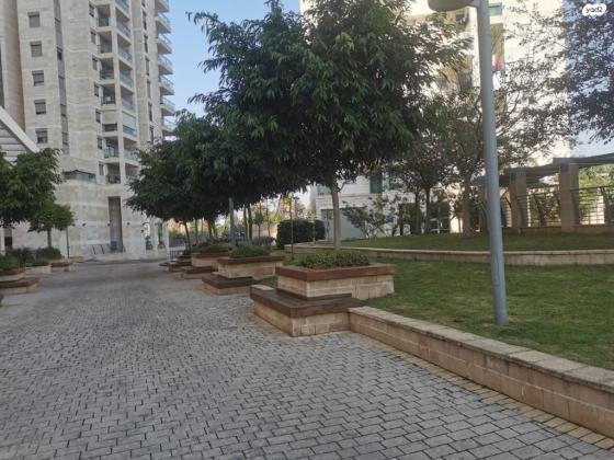 הרב יעקב טראב 8 (עזרא)