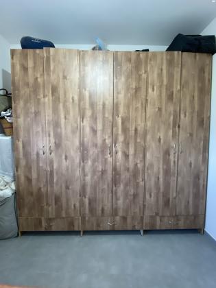 ארון בגדים עם 6 דלתות