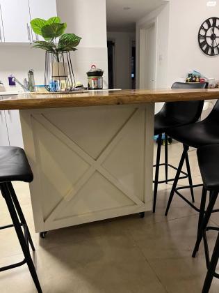 למכירה אי למטבח מדהים במצב