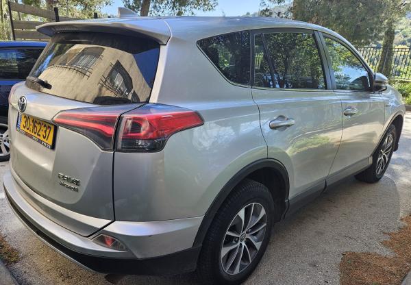 טויוטה RAV4 הייבריד (2016)