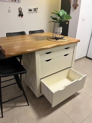 למכירה אי למטבח מדהים במצב