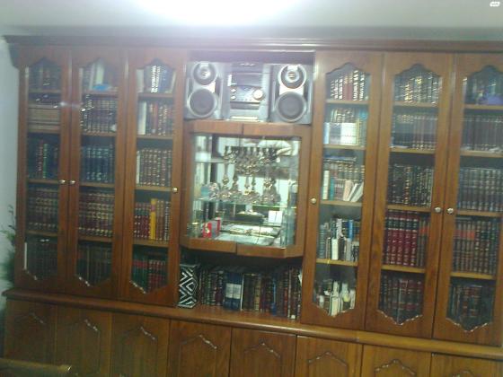 ספריית קודש פורנור יפיפיה שמורה