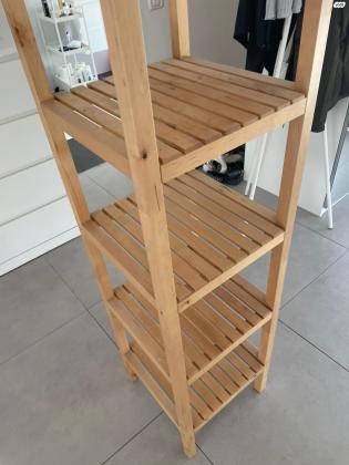 ארונית מדפים המתאימה גם לחדר רחצה