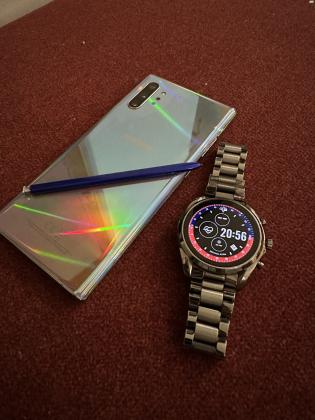 שעון חכם מייקל קורס בעל