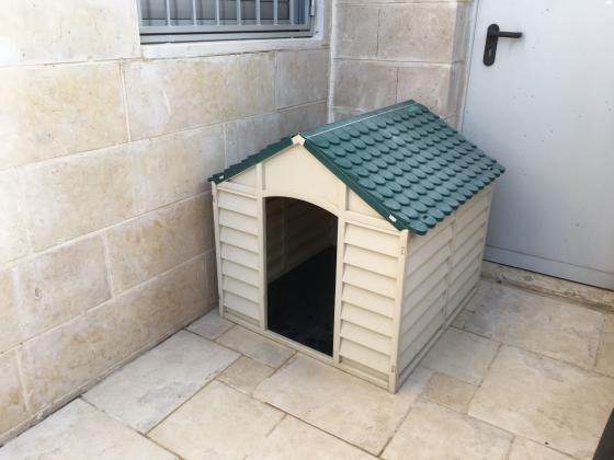 מלונה לכלב גדול במצב טוב