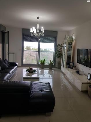 יפה רום 90 (גילה)