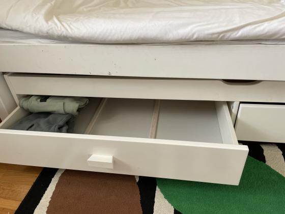 מיטה נהדרת, מעץ מלא (עצמלה),