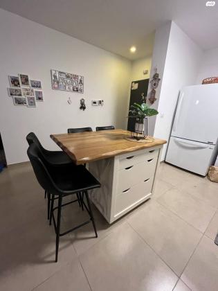 למכירה אי למטבח מדהים במצב