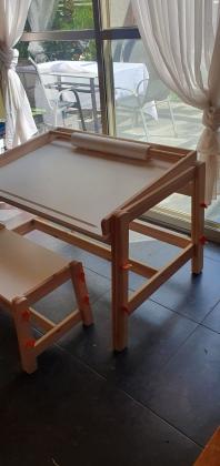 שולחן כתיבה/ציור של חברת איקאה,