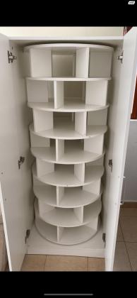 ארון נעלים מכיל 40 זוגות