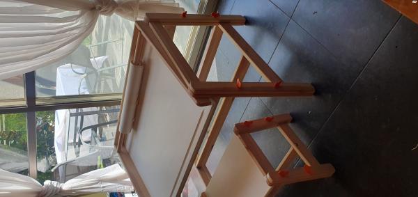 שולחן כתיבה/ציור של חברת איקאה,