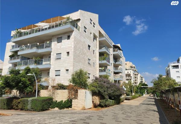 דובה ויצחק שיינפיין 15 (השכונה הירוקה)