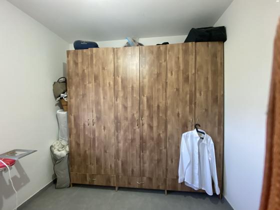 ארון בגדים עם 6 דלתות