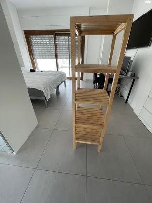 ארונית מדפים המתאימה גם לחדר רחצה