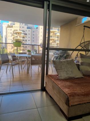 אריה בראון 10 (אם המושבות)