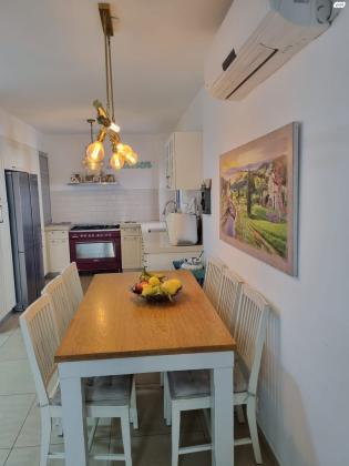 אריה בראון 10 (אם המושבות)