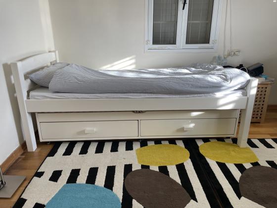 מיטה נהדרת, מעץ מלא (עצמלה),