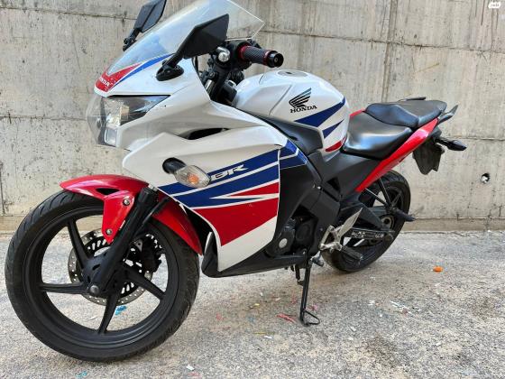 הונדה CBR125R (2017)