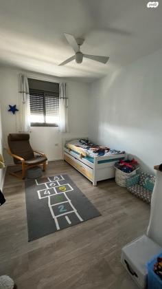 שדרות יצחק שמיר 18 (גלי כרמל, ז'בוטינסקי)