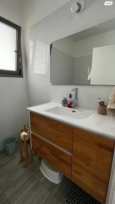 שדרות יצחק שמיר 18 (גלי כרמל, ז'בוטינסקי)