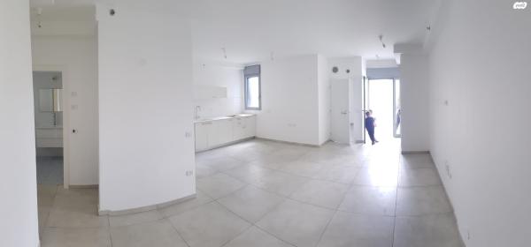 שרה אהרונסון 40 (אזור הבילויים)