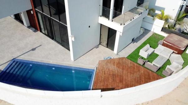 פלורי אשר 16