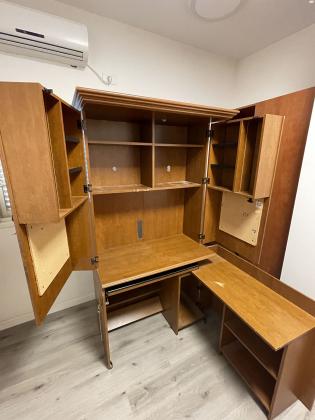 עמדת עבודה משרדית נפתחת לרווחה