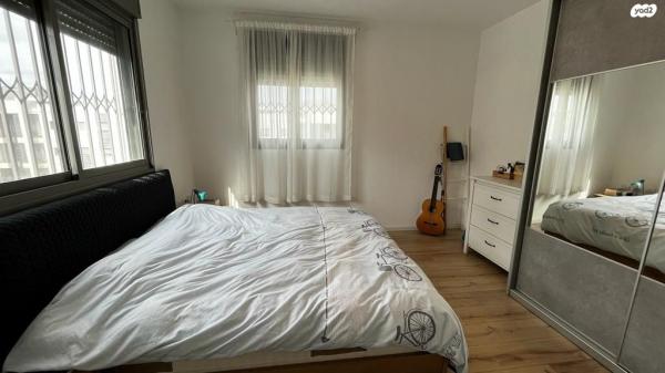 שדרות יצחק שמיר 18 (גלי כרמל, ז'בוטינסקי)